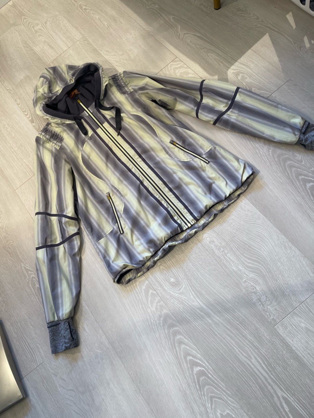 Lululemon Run Reflection Track & Field Jacket  Green Gray Stripes size 10 - Picture 4 of 15